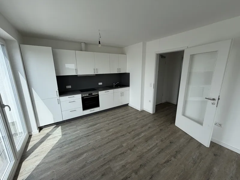 2-Zimmer Dachgeschoss mit Terrasse und Einbauküche — photo 1